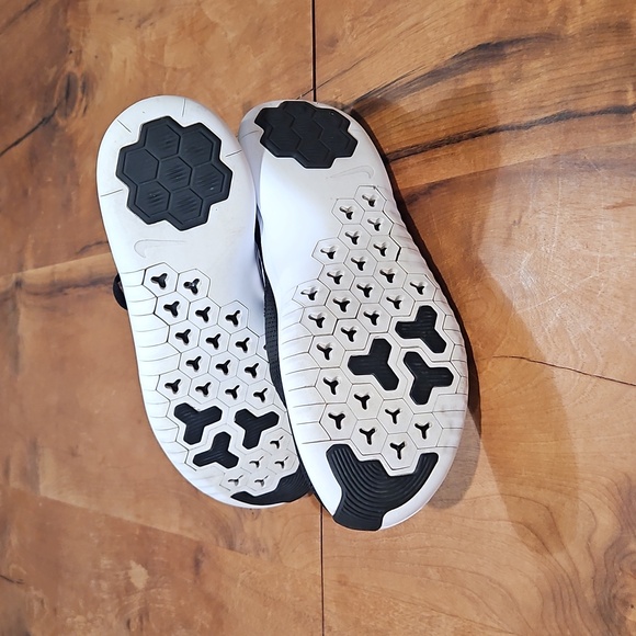 Nike Freerunner Black and White Running Sneakers. Sz 9.5wms - Picture 3 of 6
